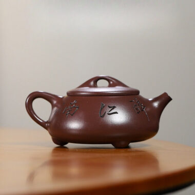 Yixing Zisha Teapot [Jingzhou Shi Piao] (100 Mu Zi Ni – 240ml)