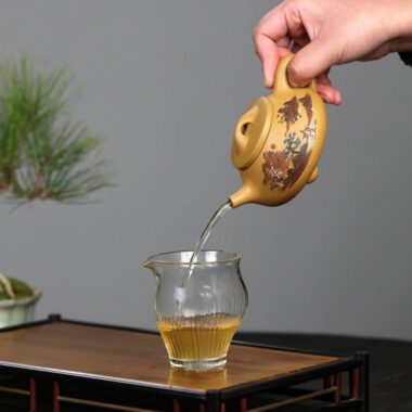 Full Handmade Yixing Zisha Teapot [Jingzhou Shi Piao Pot] (Duan Ni – 240ml)