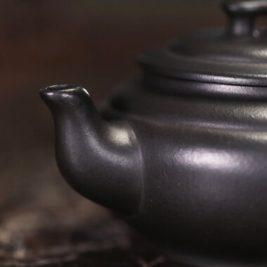 Full Handmade Yixing Zisha Teapot [Shang Xin Qiao Pot] (Hei Ni – 190ml)