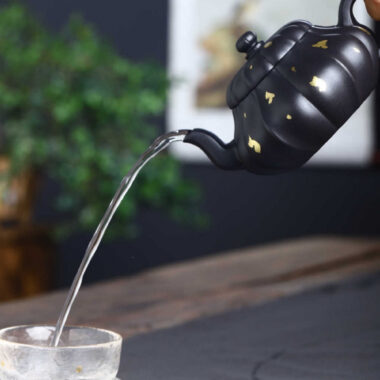 Full Handmade Yixing Zisha Teapot [Golden Yuru Pot] (ShI Huang – 280ml)