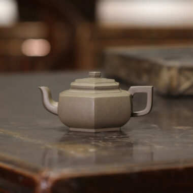 Full Handmade Yixing Zisha Teapot [Liufang Xue Hua Pot] (Qing Duan Ni – 170ml)