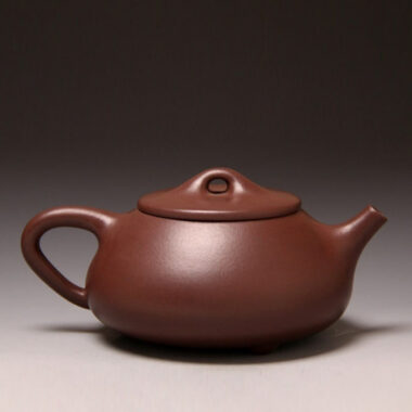 Full Handmade Yixing Zisha Teapot [Jingzhou Shi Piao Pot] (Zi Ni – 370ml)