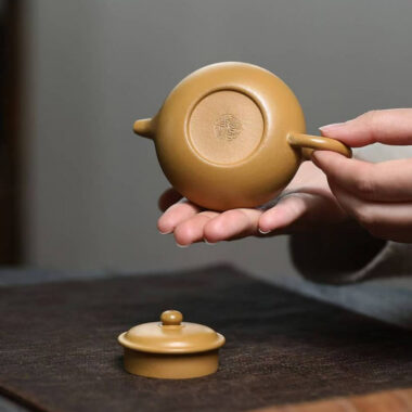 Yixing Zisha Teapot [Mini Fanggu Pot] (Huangjin Zhu Ni – 100ml)