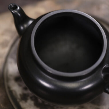 Full Handmade Yixing Zisha Teapot [Dabin Ruyi Pot] (Hei Ni – 210ml)