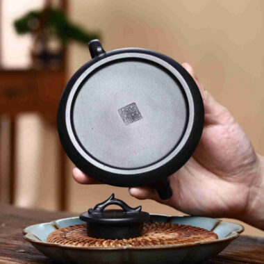 Full Handmade Yixing Zisha Teapot [Long Piao Pot] (Shi Huang – 200ml)