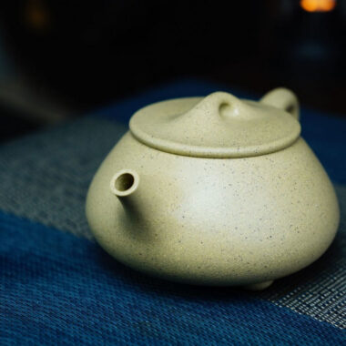 Full Handmade Yixing Zisha Teapot [Jingzhou Shi Piao Pot] (Benson Lu Ni – 200ml)