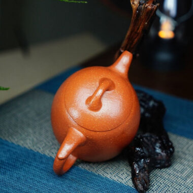 Full Handmade Yixing Zisha Teapot [Qin Quan Pot] (Li Pi Zhu Ni – 270ml)