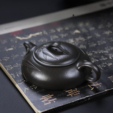 Full Handmade Yixing Zisha Teapot [Biyu Qing Zhu] (Tian Qing Ni – 140ml)