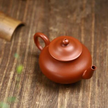 Full Handmade Yixing Zisha Teapot [Straw Hat Pot] (Zhao Zhuang Zhu Ni – 120ml)
