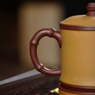 Yixing Zisha Tea Mug with Filter [Song Ting Wan Cui] (Zi Ni / Huangjin Duan Ni – 390ml)