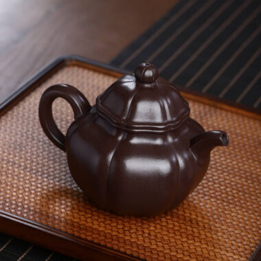 Full Handmade Yixing Zisha Teapot [Jinnang Duo Qiu Pot] (Lao Zi Ni- 300ml)