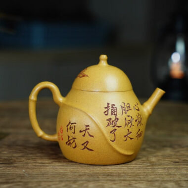 Full Handmade Yixing Zisha Teapot [Buddha Belly Pot] (Huangjin Duan Ni – 160ml)