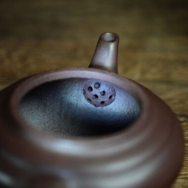Full Handmade Yixing Zisha Teapot [Shang Xin Qiao Pot] (Zi Ni – 210ml)