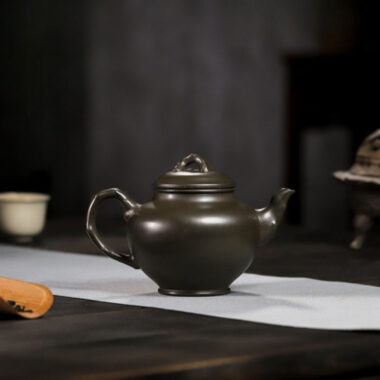 Full Handmade Yixing Zisha Teapot Set [Mei Bao Chun] (Feicui Qing Zi Ni – 320ml)