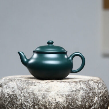 Full Handmade Yixing Zisha Teapot [Gao Pan Pot] (Minguo Lu Ni- 330ml)