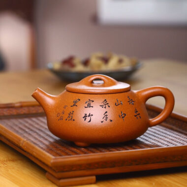 Full Handmade Yixing Zisha Teapot [Jingzhou Shi Piao Pot] (Jiang Po Ni – 300ml)