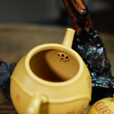 Full Handmade Yixing Zisha Teapot [Buddha Belly Pot] (Huangjin Duan Ni – 160ml)