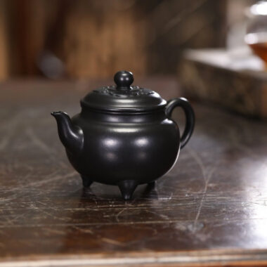 Full Handmade Yixing Zisha Teapot [Dabin Ruyi Pot] (Hei Ni – 210ml)