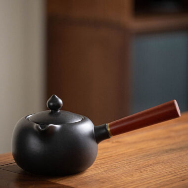 Retro Ceramic Direct Fire Teapot [Bao Lian Side Handle Pot] 520ml
