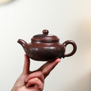 Yixing Zisha Teapot [Eight Horses Fanggu] (Zi Zhu Ni – 250ml)