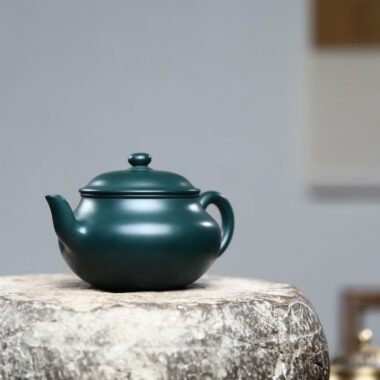Full Handmade Yixing Zisha Teapot [Gao Pan Pot] (Minguo Lu Ni- 330ml)