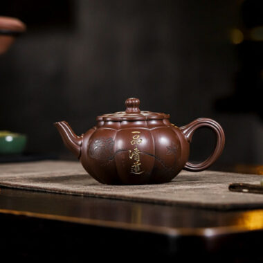 Full Handmade Yixing Zisha Teapot [Yipin Qing Lian] (Lao Ge Zi Ni – 350ml)