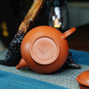 Full Handmade Yixing Zisha Teapot [Xiao Ying Pot] Plain Smooth (Li Pi Zhu Ni – 230ml)