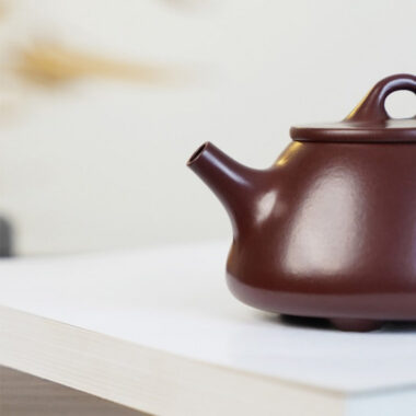 Full Handmade Yixing Zisha Teapot [Ping Gai Shi Piao Pot] (Zi Zhu Ni – 170ml)