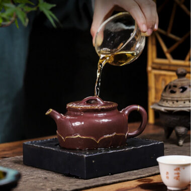 Full Handmade Yixing Zisha Teapot [Golden Lotus] (Zi Ni – 350ml)