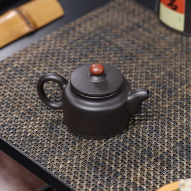 Full Handmade Yixing Zisha Teapot [Good Luck & Fortune] (Hei Ni – 140ml)