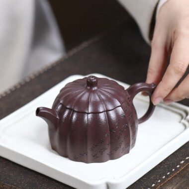 Full Handmade Yixing Zisha Teapot [Gui Bao] (Zi Ni – 190ml)