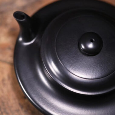 Full Handmade Yixing Zisha Teapot [Xu Bian Pot] (Hei Ni – 200ml)
