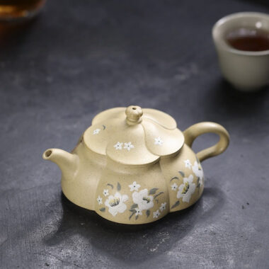 Full Handmade Yixing Zisha Teapot [Yin Cui] (Bensan Lu Ni – 120ml)