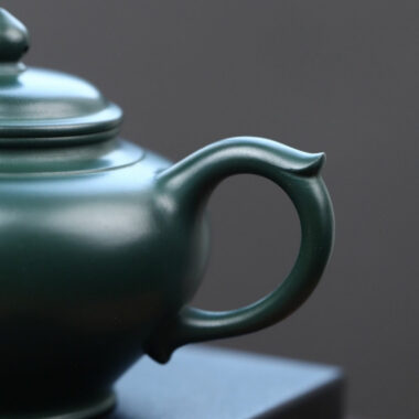 Full Handmade Yixing Zisha Teapot [Xiao Ying Pot] (Lu Ni – 190ml)