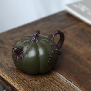 Full Handmade Yixing Zisha Teapot [Bi-color Pumpkin Pot] (Lu Ni/Zi Ni – 260ml)