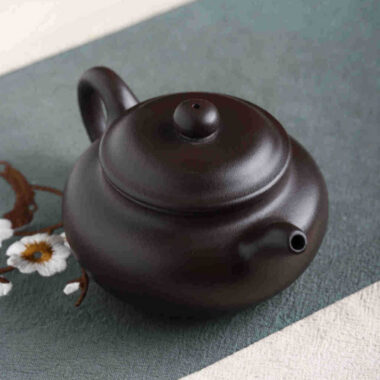Full Handmade Yixing Zisha Teapot [Fanggu Pot] (Lao Zi Ni – 230ml)
