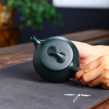 Full Handmade Yixing Zisha Teapot [Jingzhou Shi Piao Pot] (Lu Ni – 200ml)