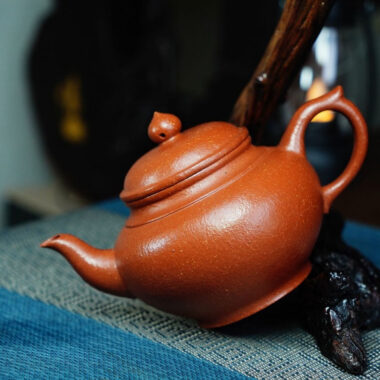 Full Handmade Yixing Zisha Teapot [Xiao Ying Pot] Plain Smooth (Li Pi Zhu Ni – 230ml)