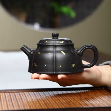 Full Handmade Yixing Zisha Teapot [Golden Half Moon Pot] (Shi Huang – 280ml)