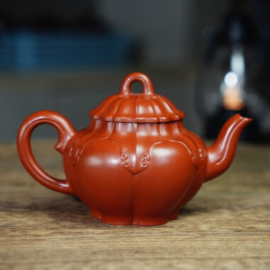 Full Handmade Yixing Zisha Teapot [Ruyi Gong Deng Pot] (Zhu Ni – 170ml)