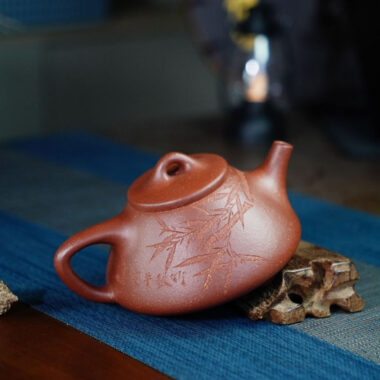 Full Handmade Yixing Zisha Teapot [Ziye Shi Piao Pot] (Jiang Po Ni – 310ml)