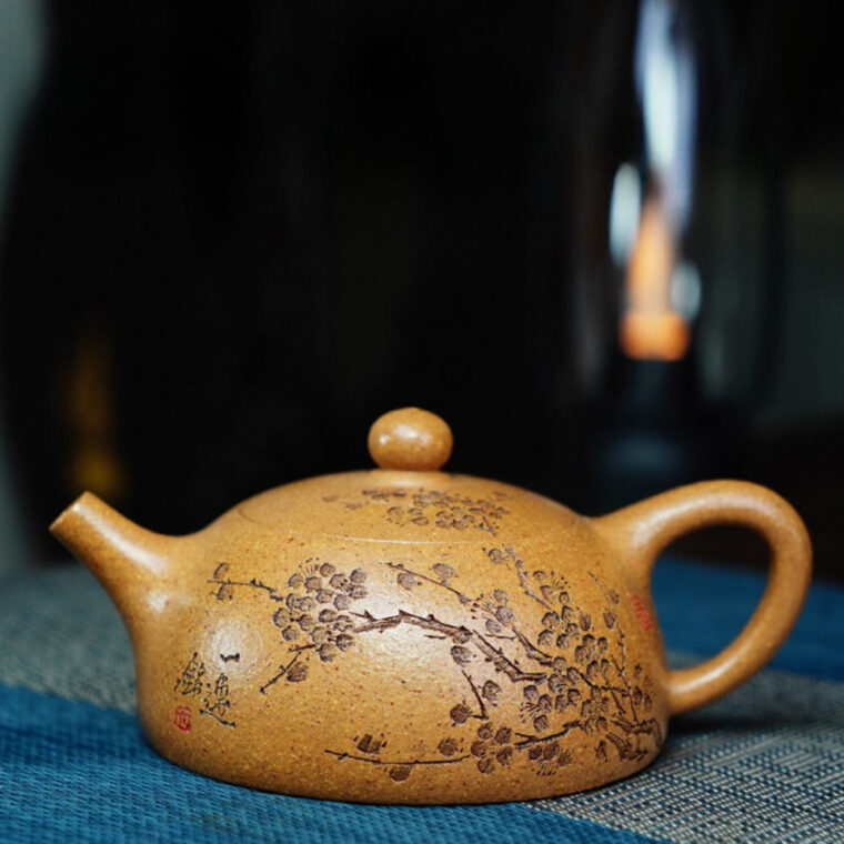 Full Handmade Yixing Zisha Teapot [Half Moon Pot] (Wucai Lao Duan Ni – 200ml)