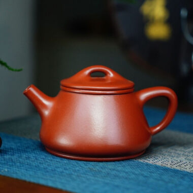 Full Handmade Yixing Zisha Teapot [Gao Shi Piao Pot] (Dahongpao – 200ml)
