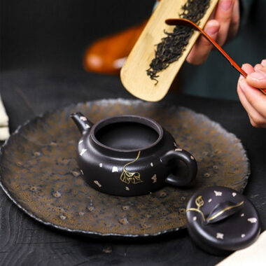 Full Handmade Yixing Zisha Teapot [Jin Zhi Yuye] (Hei Luo Lan – 150ml)