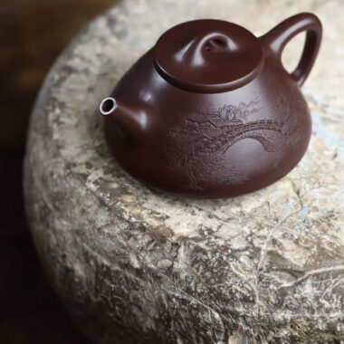 Full Handmade Yixing Zisha Teapot [Jiangnan Ziye Shi Piao Pot] (Zi Ni – 220ml)