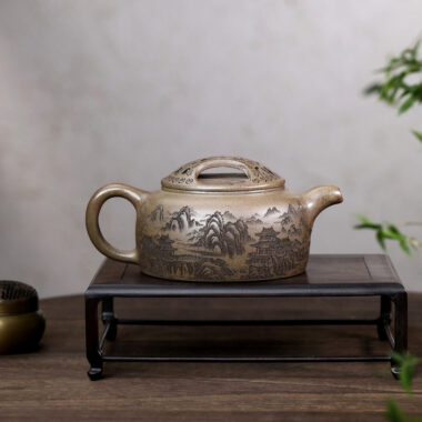 Yixing Zisha Teapot [Guanshan Niu Gai Pot] (Chenxiang Ni Firewood Firing – 700ml)