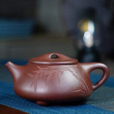 Full Handmade Yixing Zisha Teapot [Jingzhou Shi Piao Pot – Qingfeng Zhu Ying] (Zi Ni – 260ml)