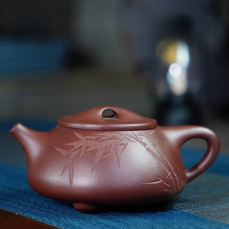 Full Handmade Yixing Zisha Teapot [Jingzhou Shi Piao Pot – Qingfeng Zhu Ying] (Zi Ni – 260ml)
