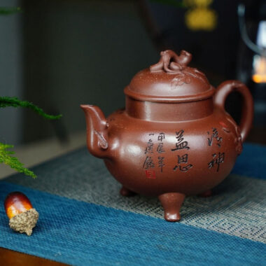 Full Handmade Yixing Zisha Teapot [Sanzu Dingli Pot] (Di Cao Qing – 290ml)
