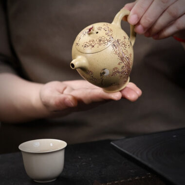 Full Handmade Yixing Zisha Teapot [Ta Xue Xun Mei] (Bensan Lu Ni – 150ml)